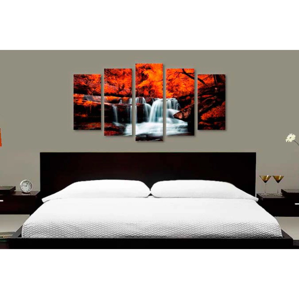 Cascada in padure 2156