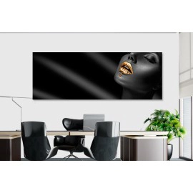 Tablou frumoasa cu buze aurii